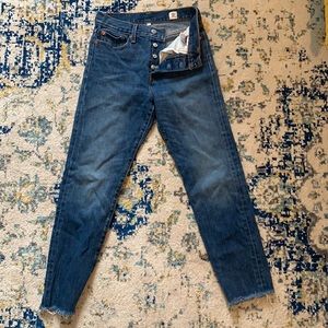 Levi’s mid-rise Jeans 👖